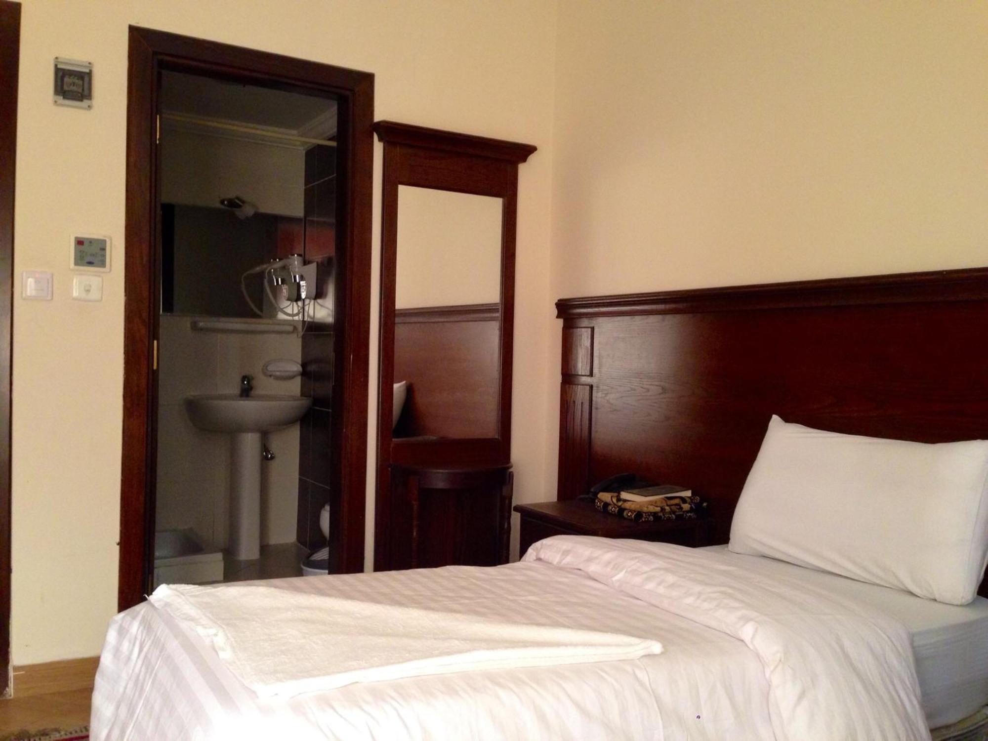 Qasr Al Azizia Hotel Мека Екстериор снимка