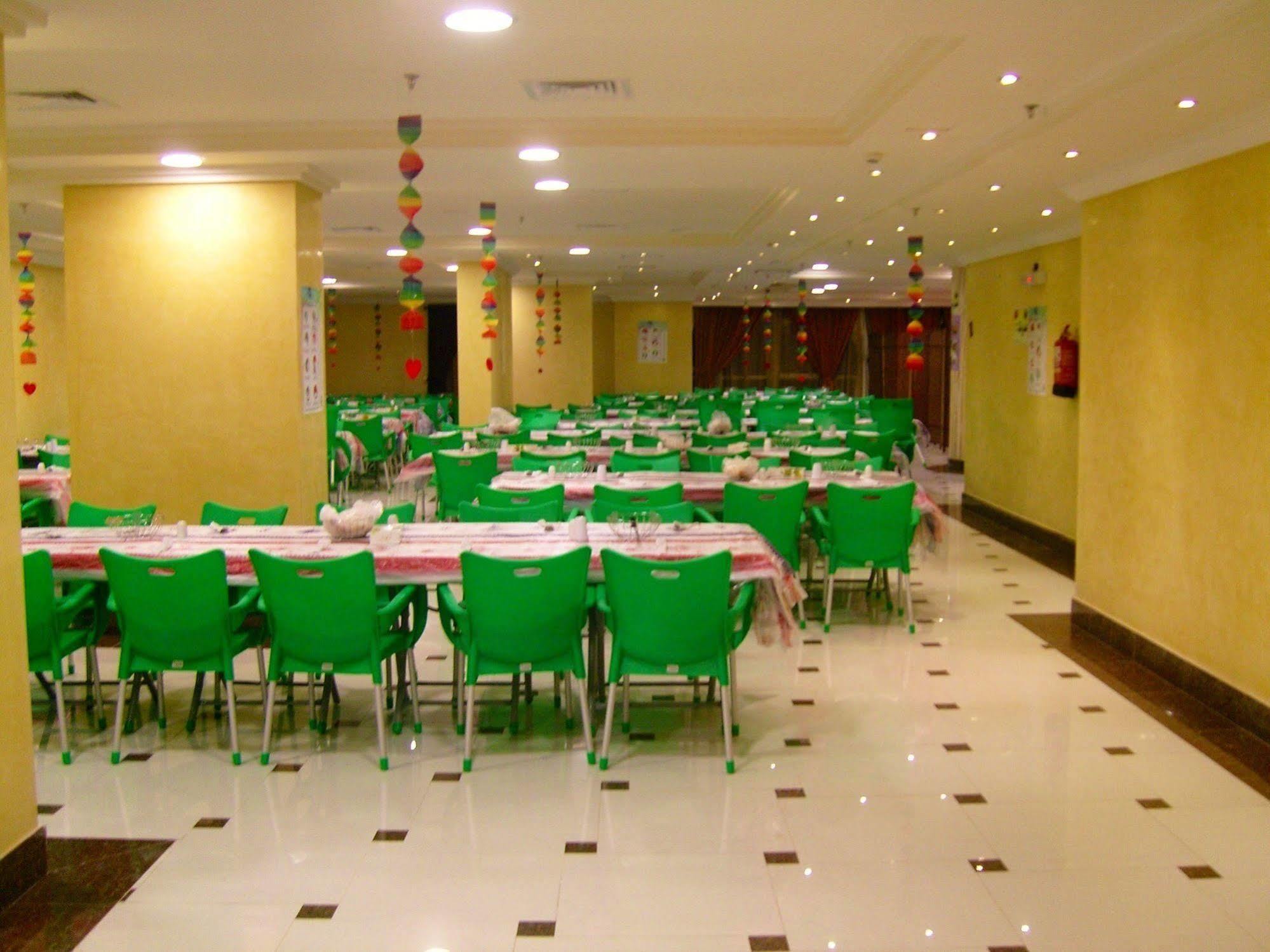 Qasr Al Azizia Hotel Мека Екстериор снимка
