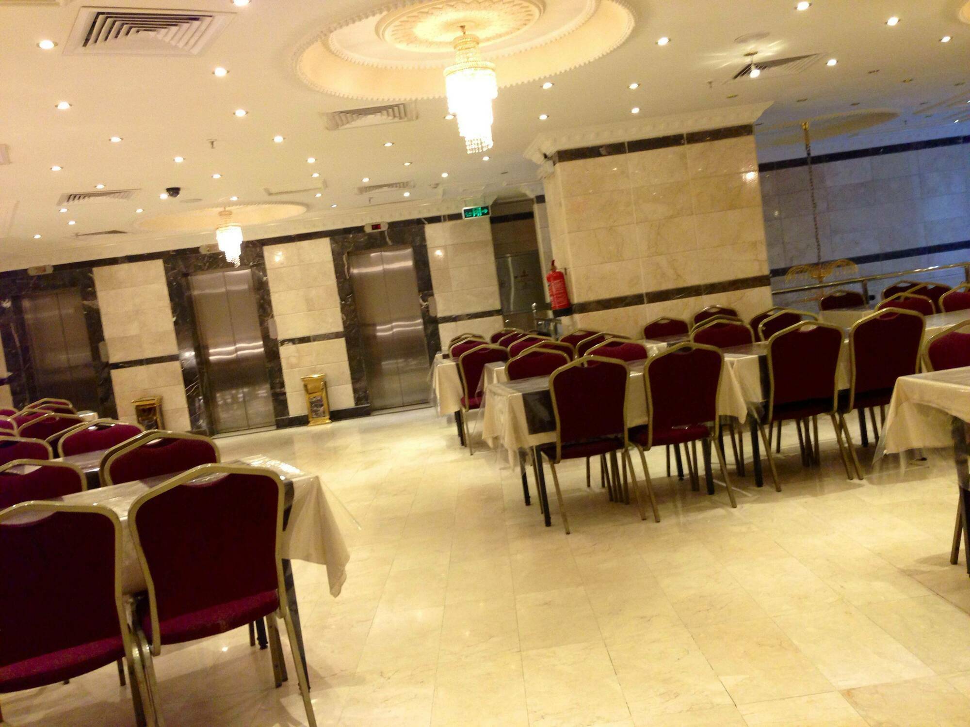 Qasr Al Azizia Hotel Мека Екстериор снимка